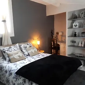 https://les-mirabelles-chambres-dhotes.fr-provencehotel.com
